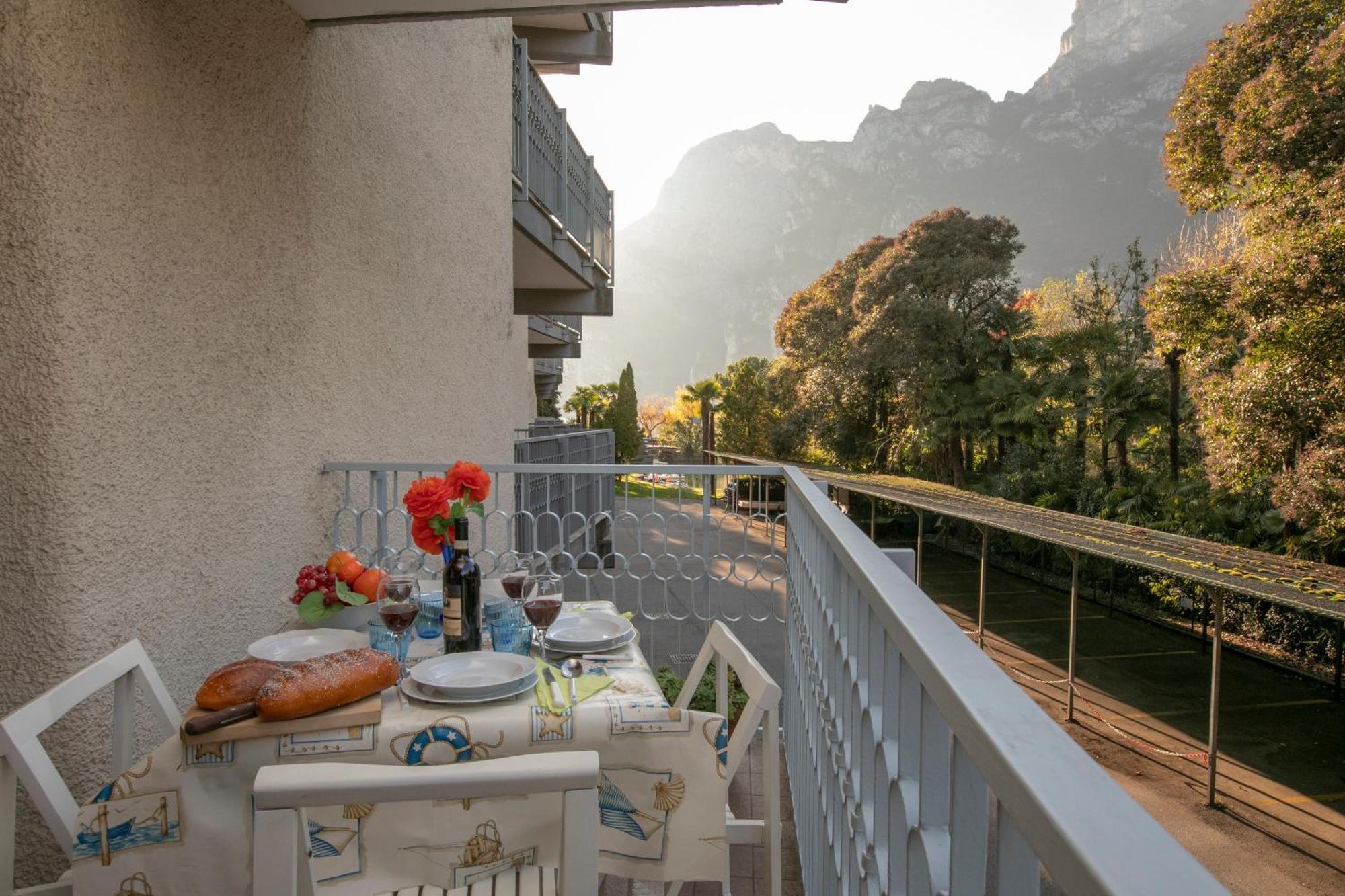 Residenza Lago D'Argento - Happy Rentals Рива дел Гарда Екстериор снимка
